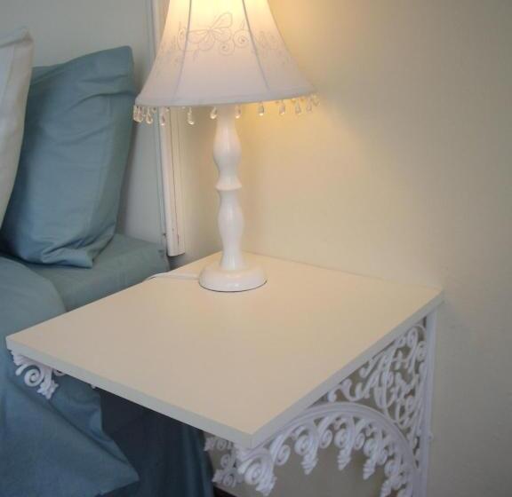 تختخواب و صبحانه Dee S Bnb