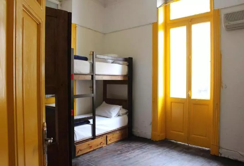 Ithaka Hostel