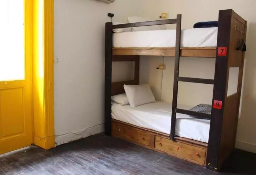 Ithaka Hostel