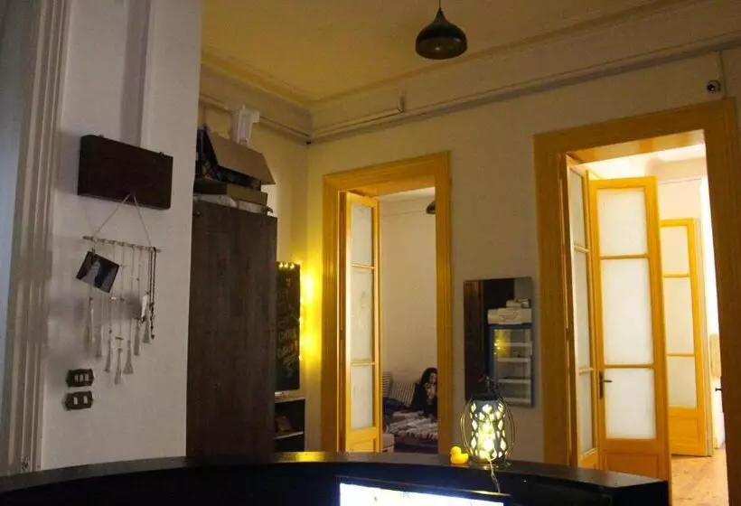 Ithaka Hostel