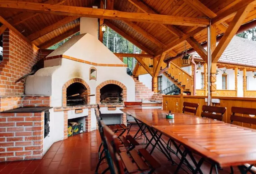 Majatalo Lolo Park Resort