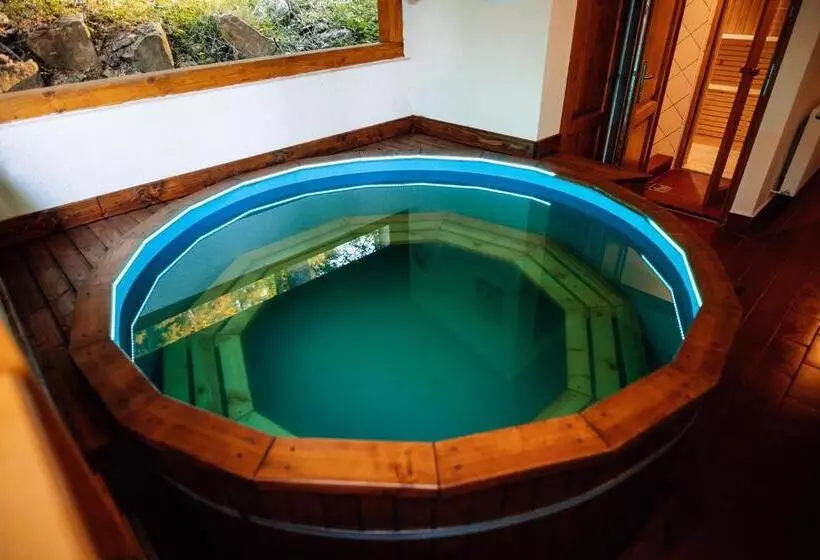 Majatalo Lolo Park Resort