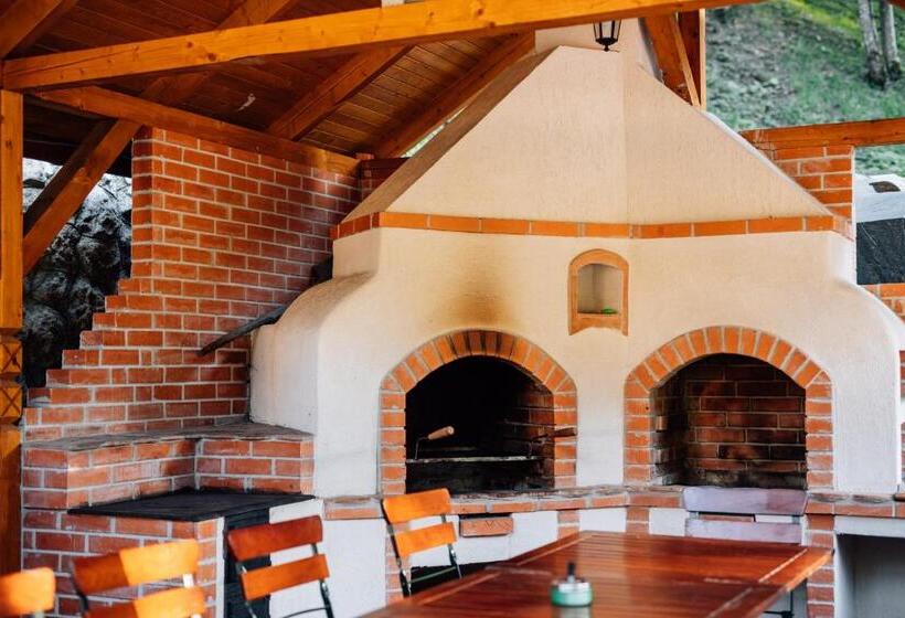 پانسیون Lolo Park Resort