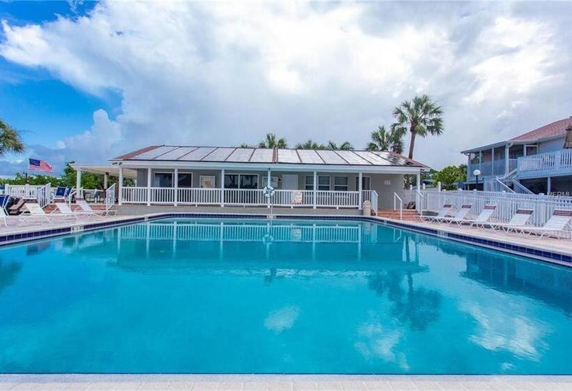 Spacious Coastal Haven 3bd Condo