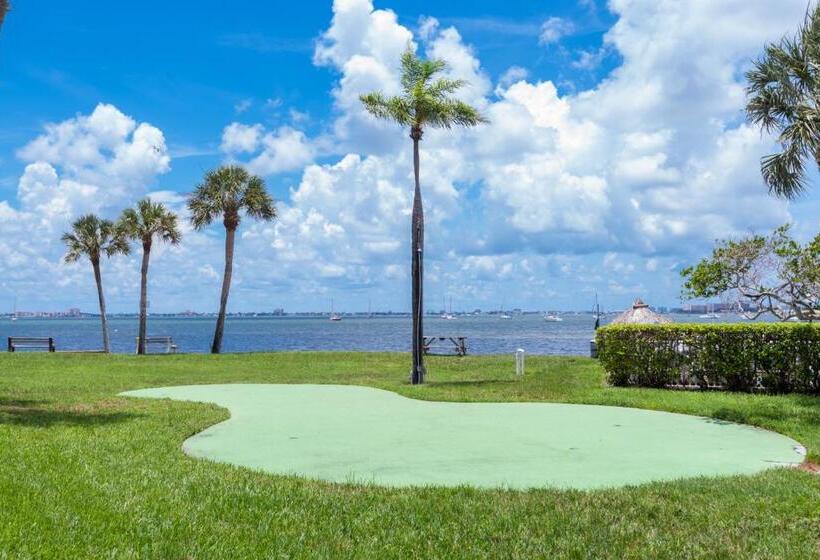 Spacious Coastal Haven 3bd Condo