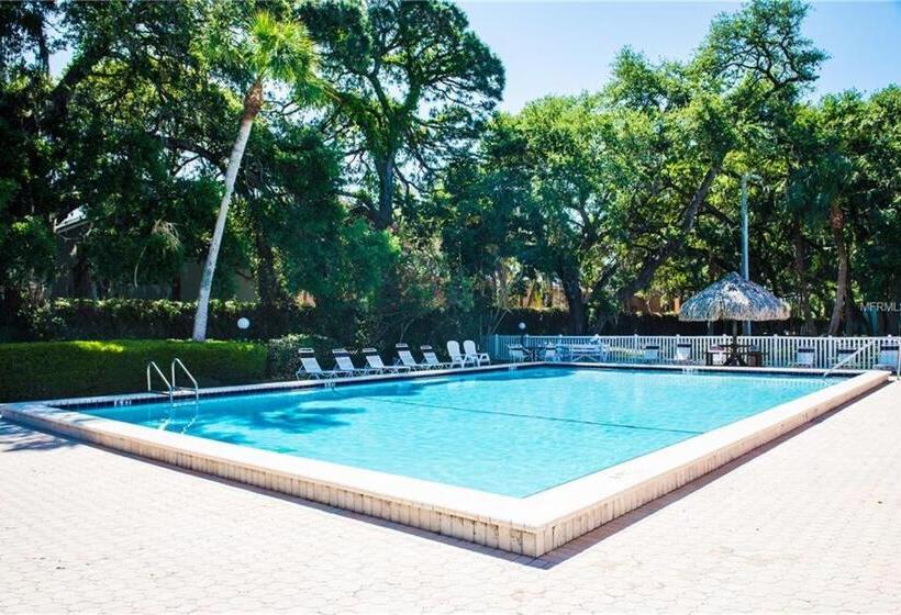 Spacious Coastal Haven 3bd Condo