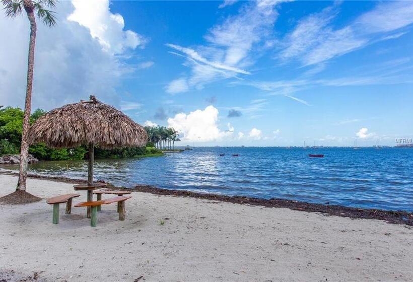 Spacious Coastal Haven 3bd Condo