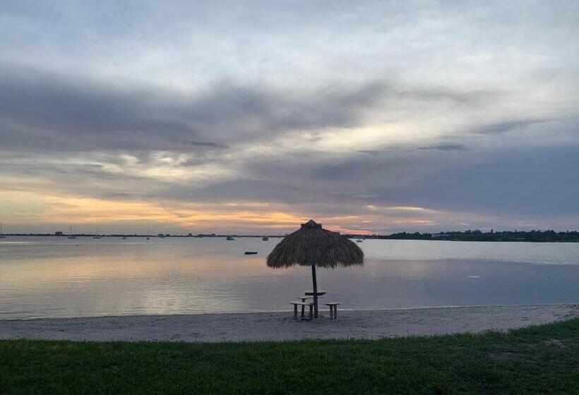 Spacious Coastal Haven 3bd Condo