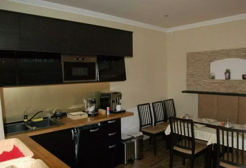 Aamiaismajoitus (B&B) Control Motel