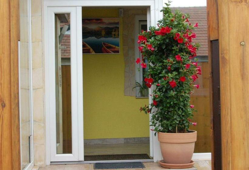 住宿加早餐  Control Motel