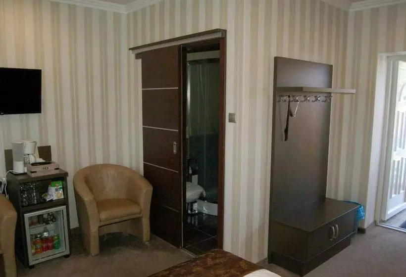 Aamiaismajoitus (B&B) Control Motel