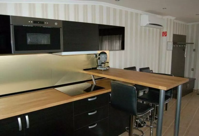 Aamiaismajoitus (B&B) Control Motel