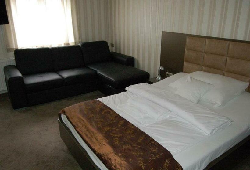 住宿加早餐  Control Motel