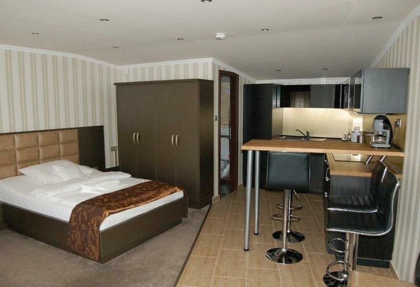 住宿加早餐  Control Motel