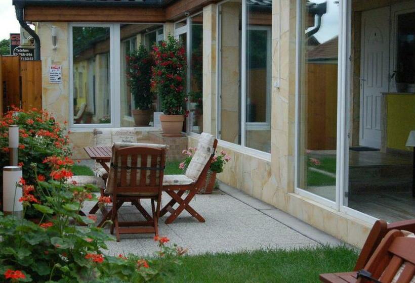 住宿加早餐  Control Motel