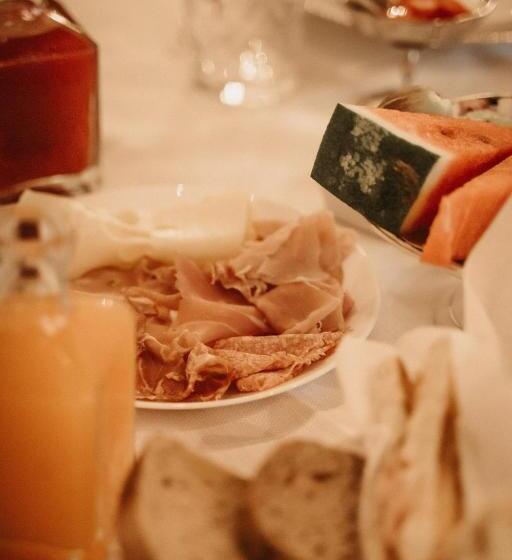 مبيت وإفطار La Celeste Galeria