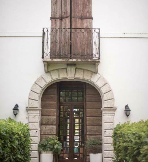 مبيت وإفطار La Celeste Galeria