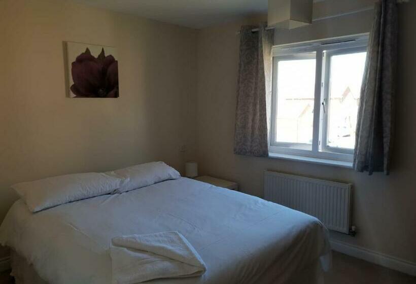 Pensió Clough Close