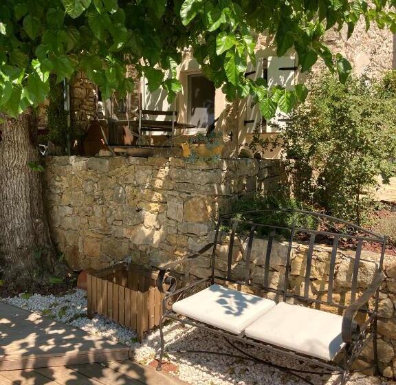 بنسيون Maset Des Amandiers