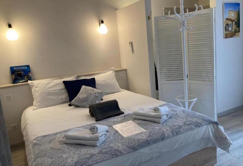 بنسيون Maset Des Amandiers