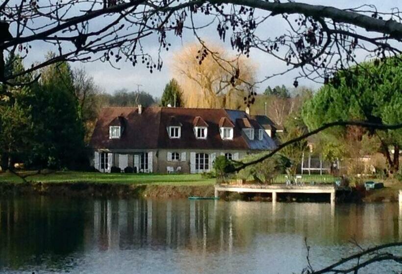 تختخواب و صبحانه La Maison Du Lac