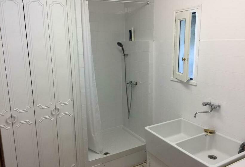 تختخواب و صبحانه La Maison Du Lac