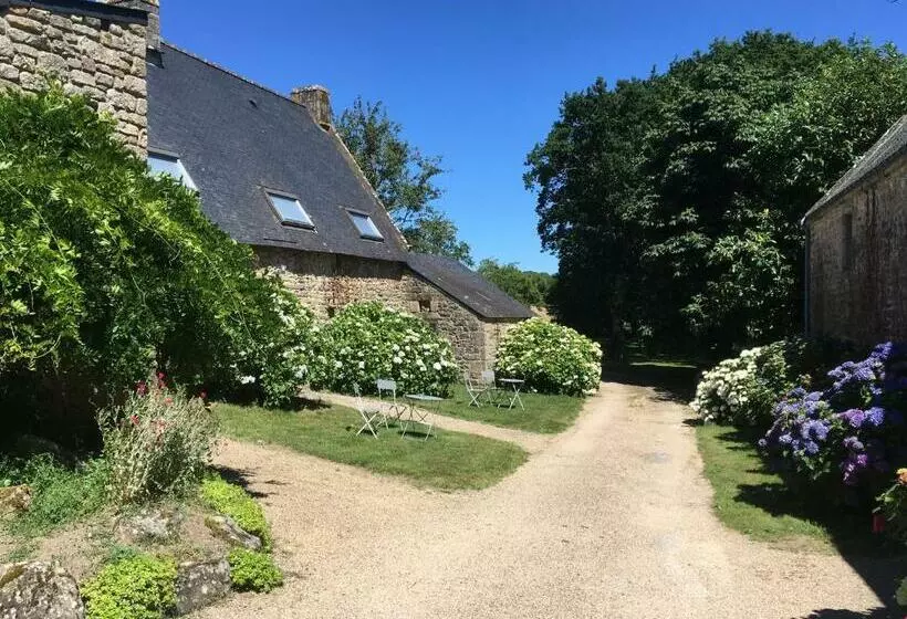 Aamiaismajoitus (B&B) Les Fermes De Kercadoret