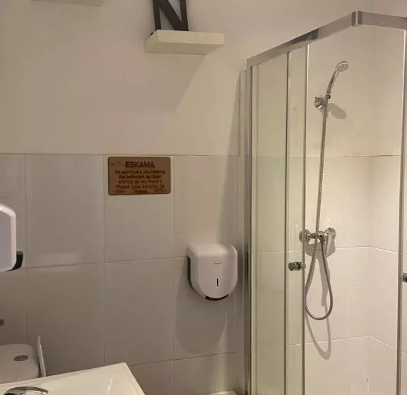 ユースホステル Eskama Guest House