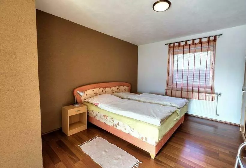 ペンション Apartmánový Dom Red