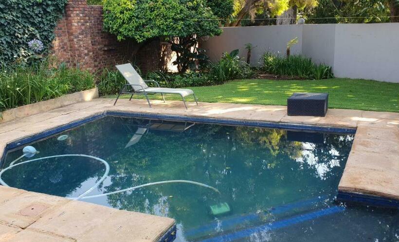 Pensão Arum Lily Guest Rooms