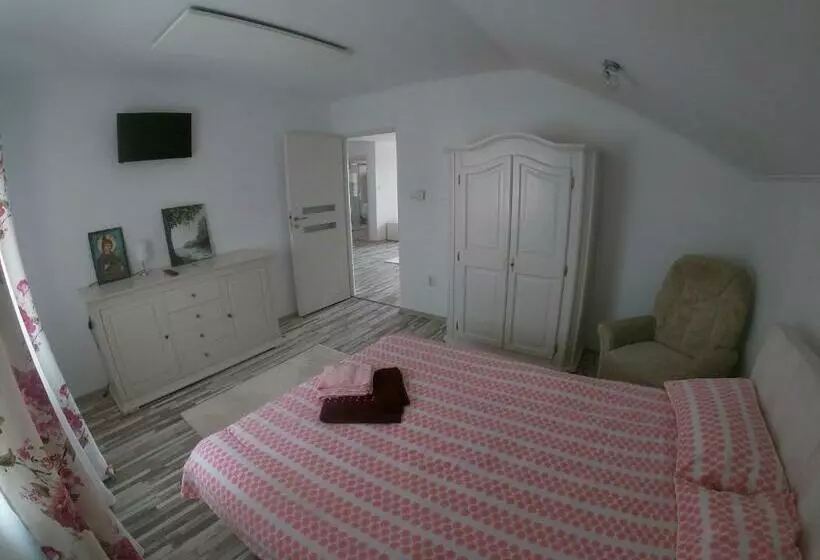 Aamiaismajoitus (B&B) Casa Sannicolau