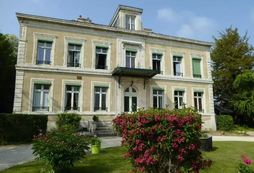 Aamiaismajoitus (B&B) Chateau De Pougy