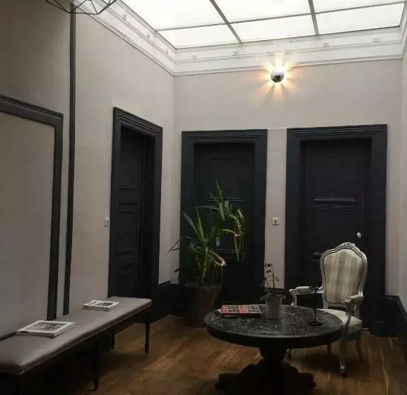 Aamiaismajoitus (B&B) Chateau De Pougy