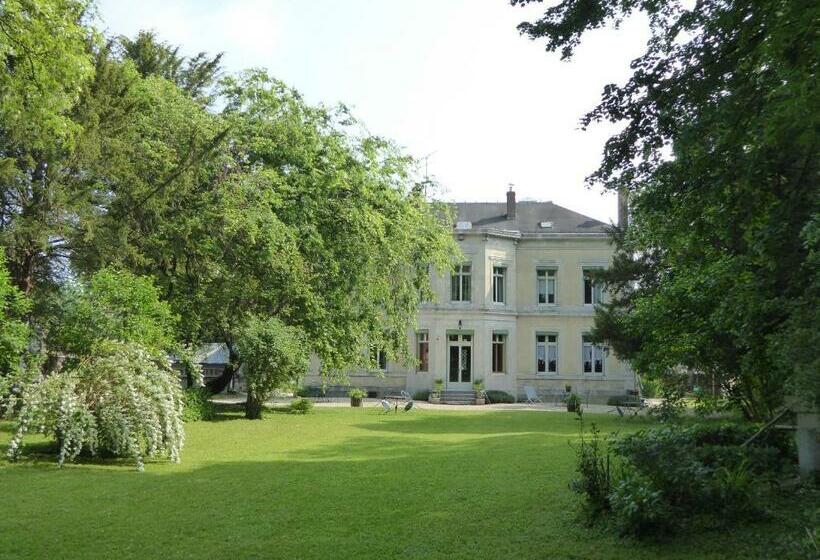 Bed and Breakfast Chateau De Pougy