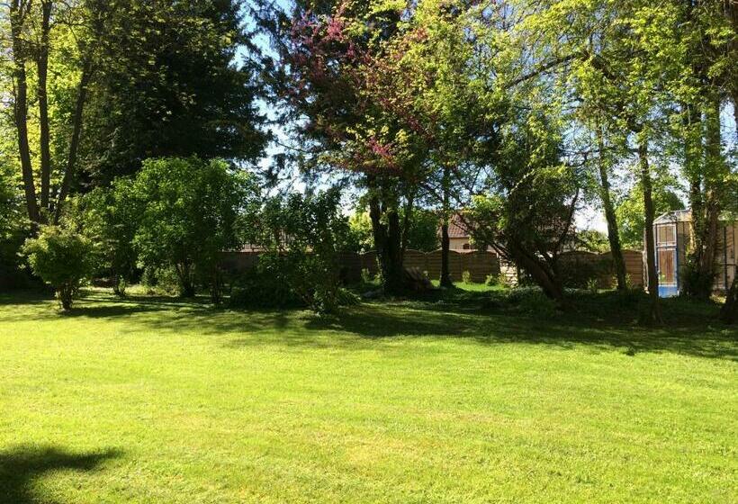 Bed and Breakfast Chateau De Pougy