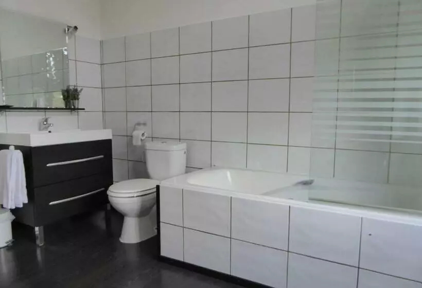 Aamiaismajoitus (B&B) Chateau De Pougy