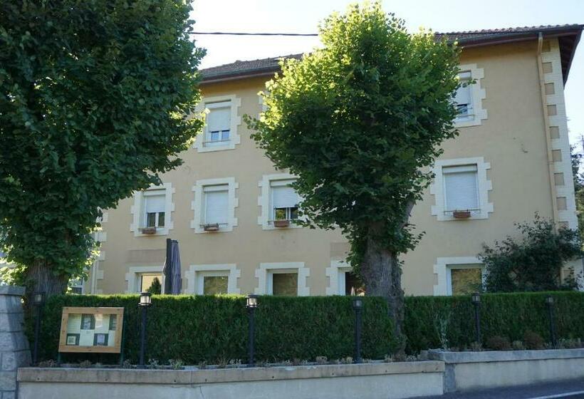 مبيت وإفطار Chambres Et Table D’hôtes Le Barret