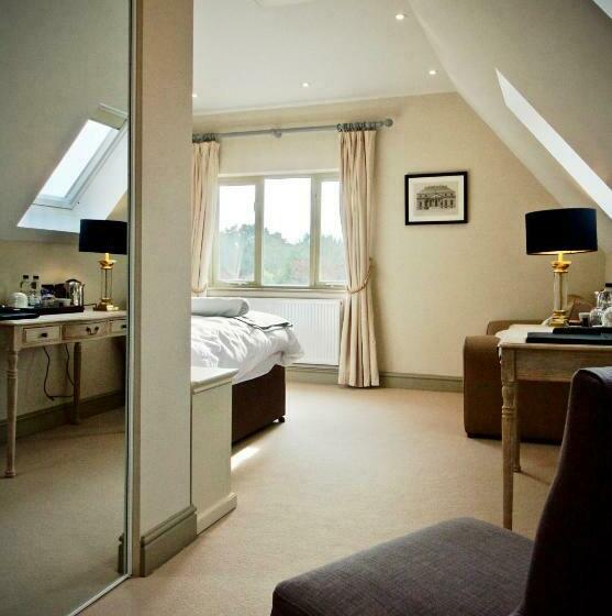 Отель Blacknest Golf And Country Club