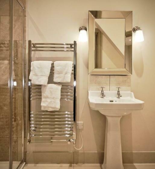 Отель Blacknest Golf And Country Club