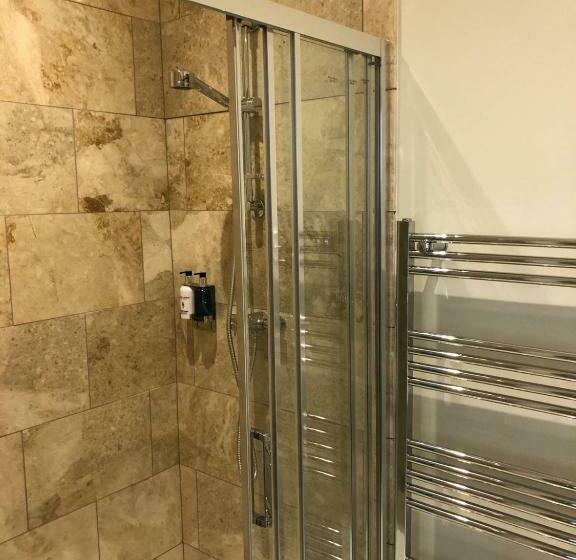 Отель Blacknest Golf And Country Club