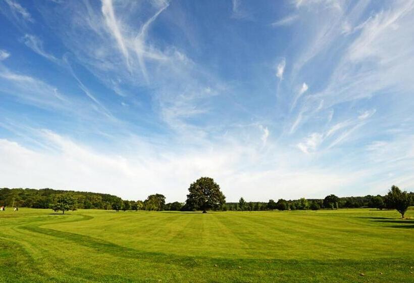 Отель Blacknest Golf And Country Club