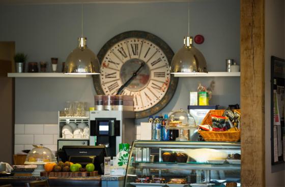 Отель Blacknest Golf And Country Club