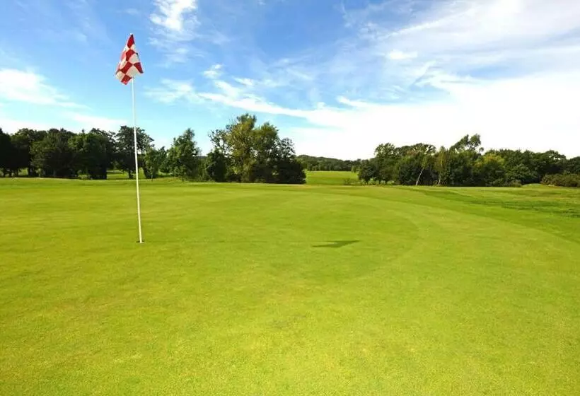 ホテル Blacknest Golf And Country Club