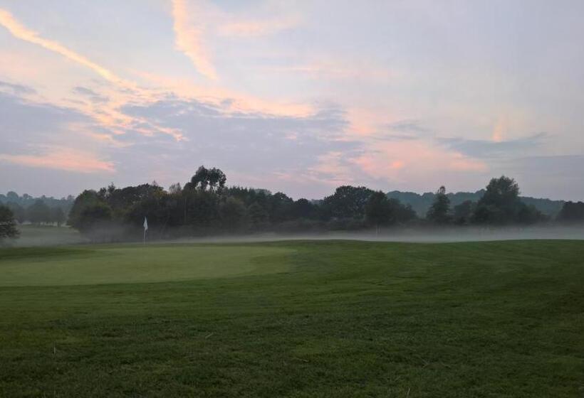 Отель Blacknest Golf And Country Club