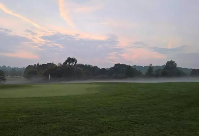 ホテル Blacknest Golf And Country Club