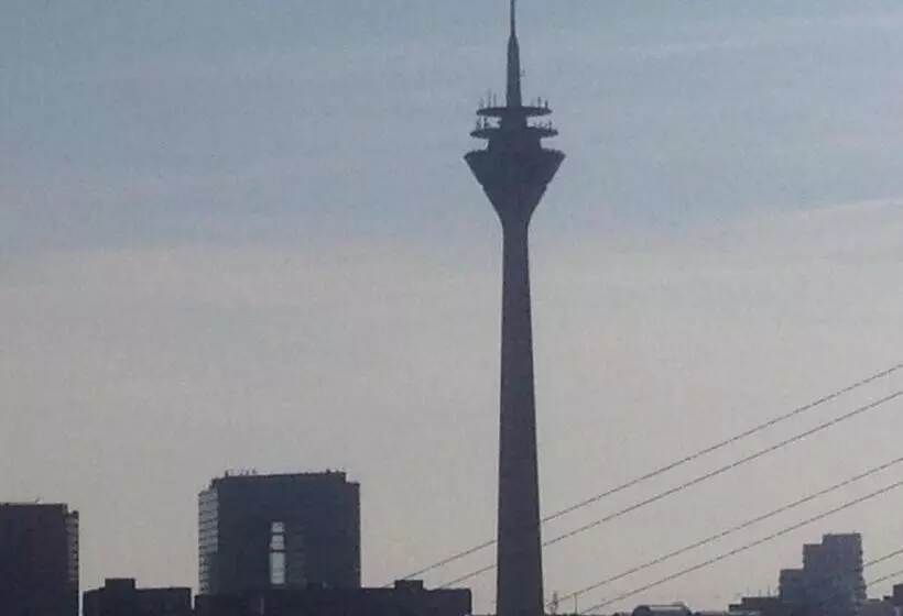 Retkeilymaja Dormitorium Kaarst Wohnraum Auf Zeit