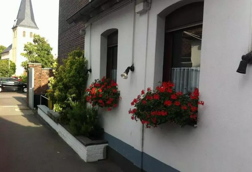 Retkeilymaja Dormitorium Kaarst Wohnraum Auf Zeit