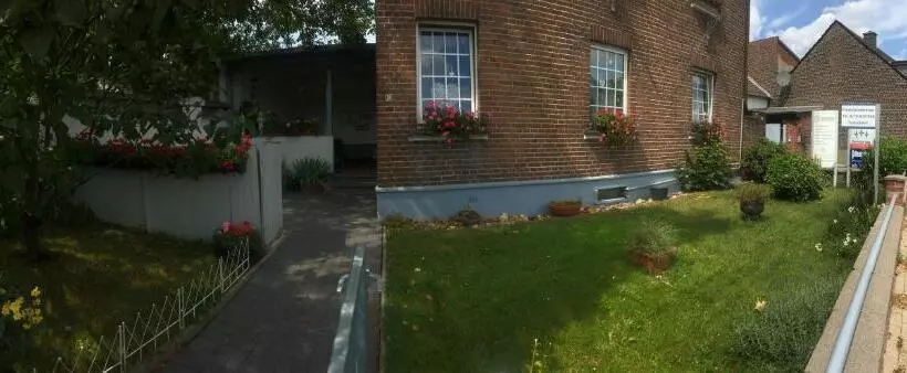 Retkeilymaja Dormitorium Kaarst Wohnraum Auf Zeit