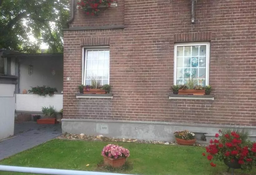 Retkeilymaja Dormitorium Kaarst Wohnraum Auf Zeit