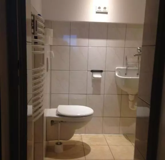 Retkeilymaja Dormitorium Kaarst Wohnraum Auf Zeit